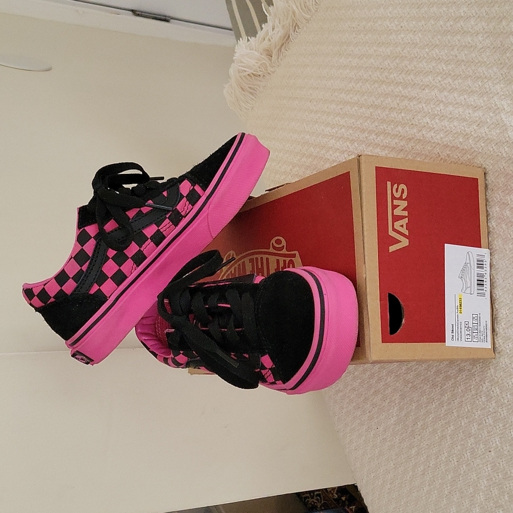 Girls Vans hot pink and black sneakers